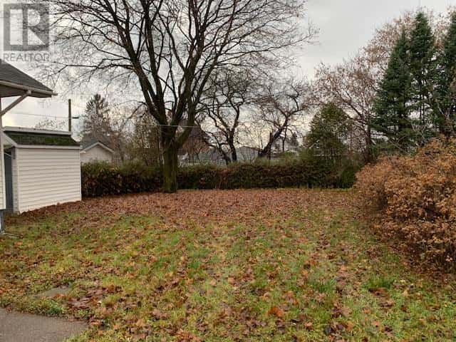 5 Maple Street — Sault Ste. Marie, Ontario - Photo 2 of 28