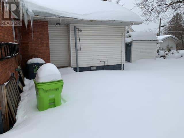 5 Maple Street — Sault Ste. Marie, Ontario - Photo 5 of 28