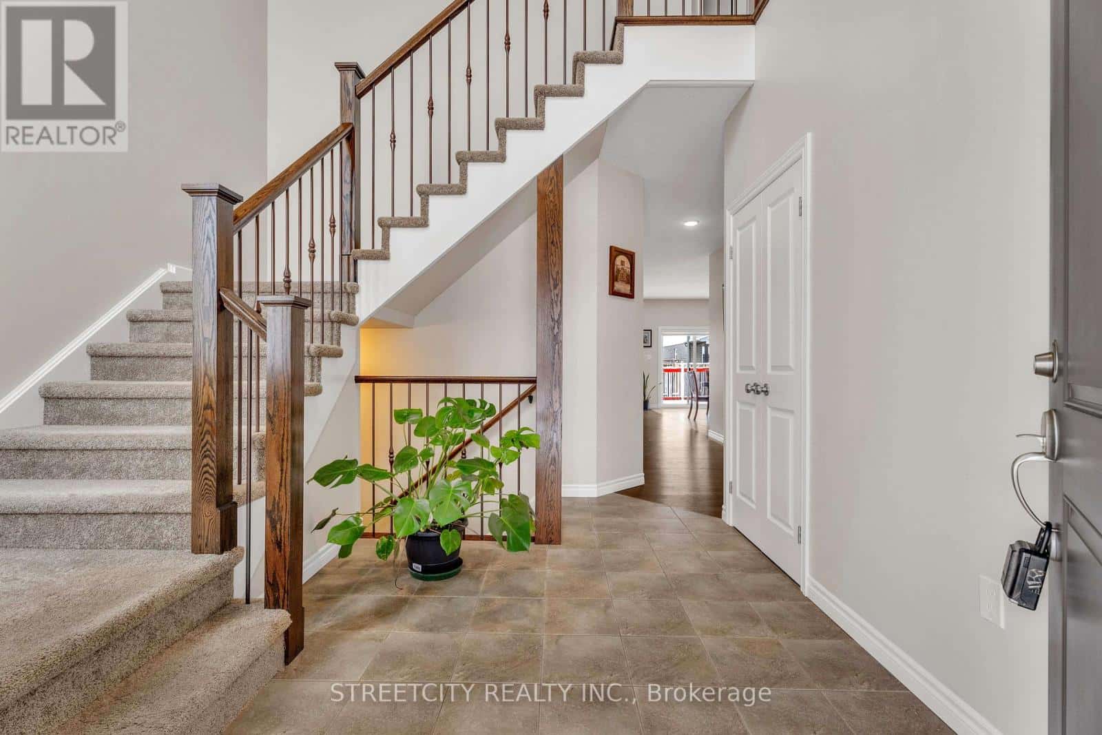 2206 SPRINGRIDGE DRIVE — London North (North C), Ontario - Photo 4 of 42