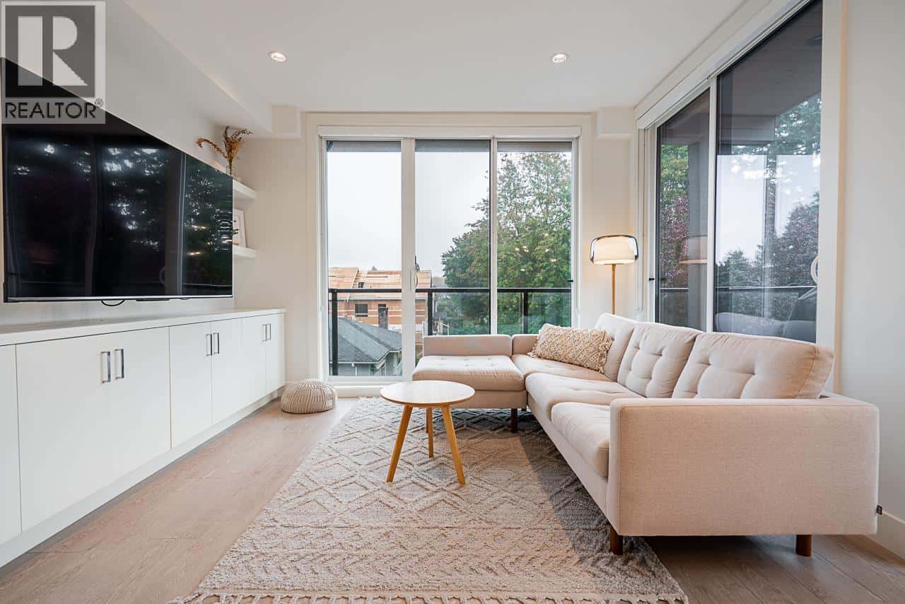 4756 DUCHESS STREET — Vancouver, British Columbia - Photo 3 of 31