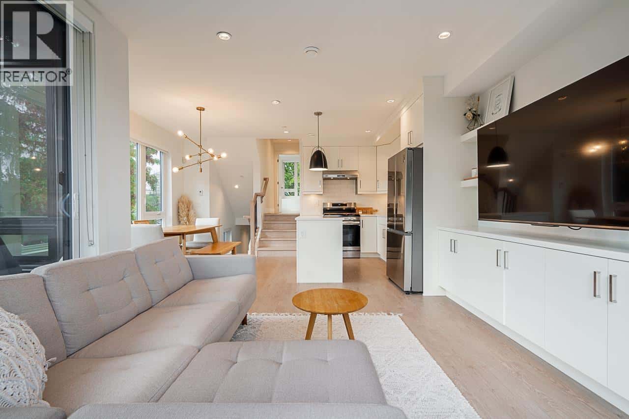 4756 DUCHESS STREET — Vancouver, British Columbia - Photo 5 of 31