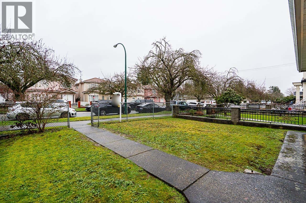 4728 BRUCE STREET — Vancouver, British Columbia - Photo 3 of 23