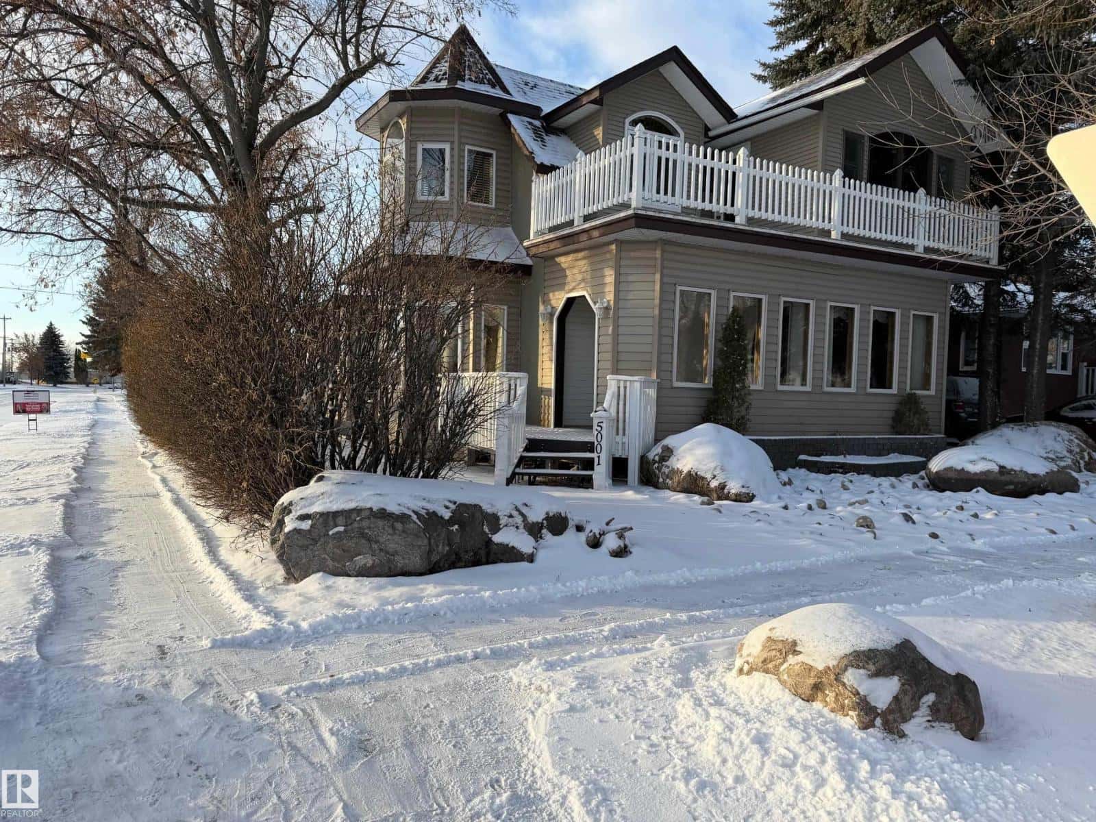 5001 42 AV — Wetaskiwin, Alberta - Photo 2 of 48