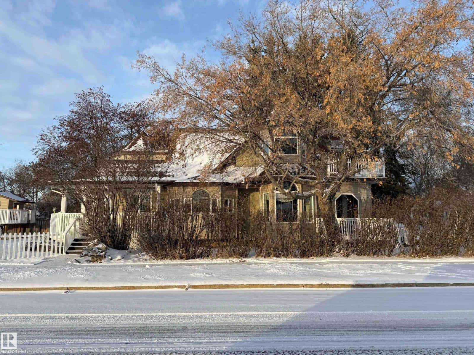 5001 42 AV — Wetaskiwin, Alberta - Photo 4 of 48