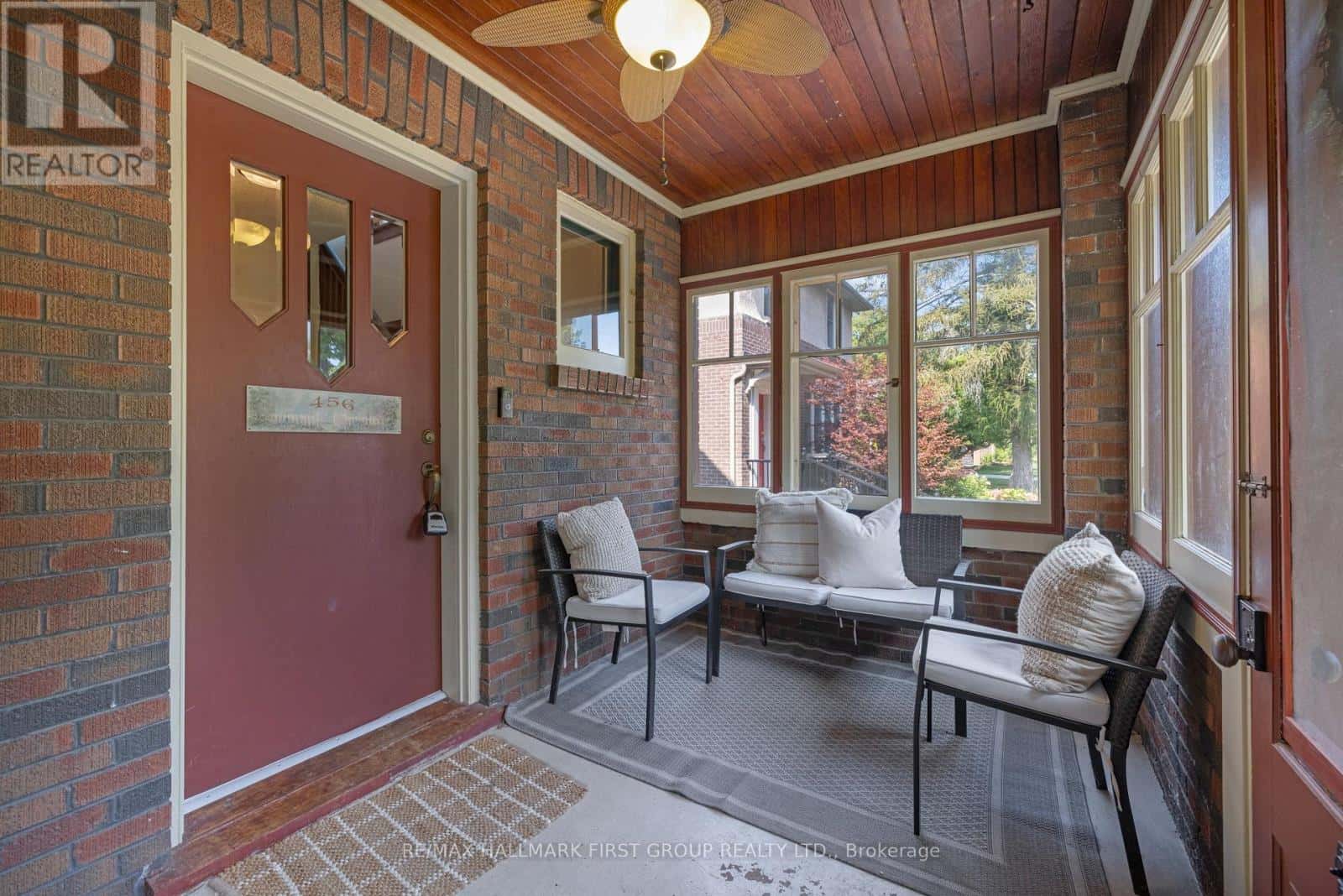 456 MARY STREET N — Oshawa (O'Neill), Ontario - Photo 3 of 40