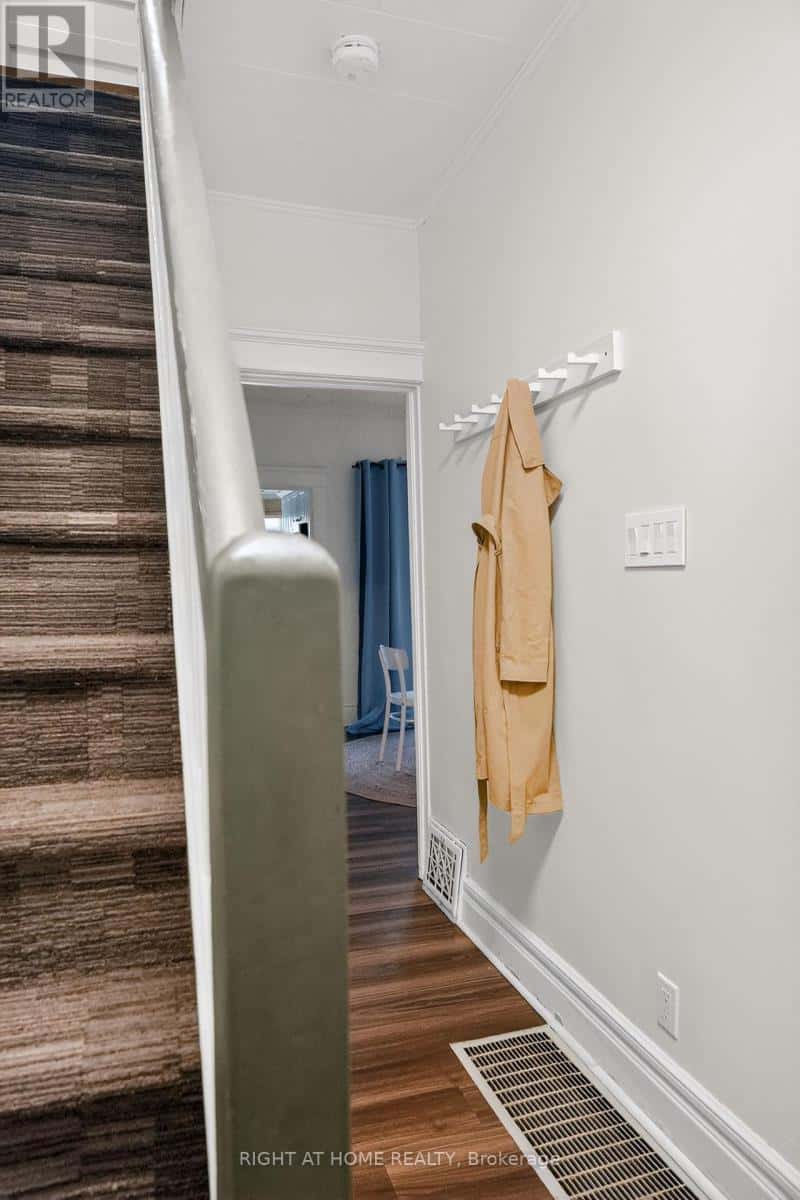 796 KINGSTON ROAD — Toronto (East End-Danforth), Ontario - Photo 3 of 44