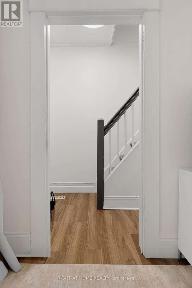 796 KINGSTON ROAD — Toronto (East End-Danforth), Ontario - Photo 4 of 44