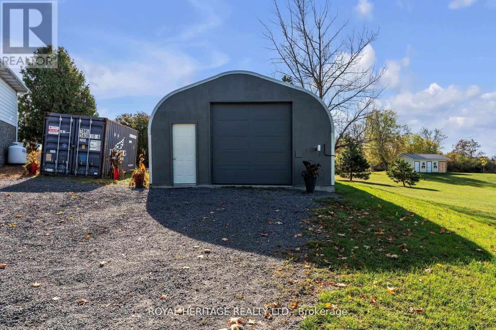 589 COUNTY 2 ROAD — Front of Leeds & Seeleys Bay, Ontario - Photo 3 of 48