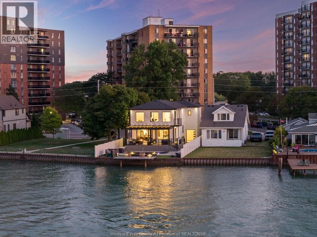 8720 RIVERSIDE DRIVE East — Windsor, Ontario - Main photo