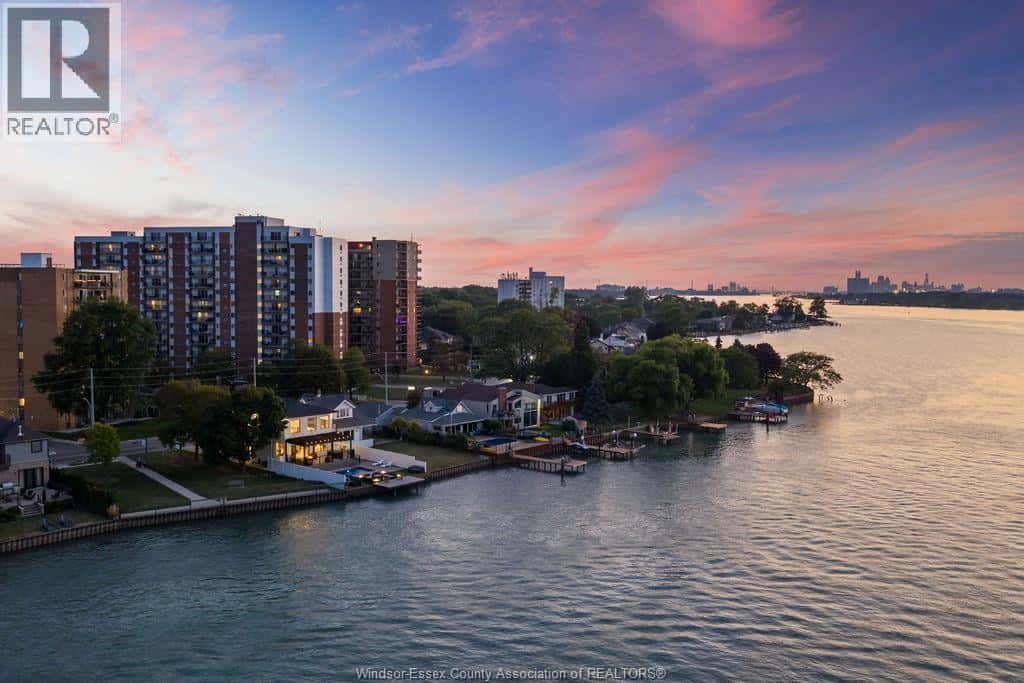 8720 RIVERSIDE DRIVE East — Windsor, Ontario - Photo 5 of 48