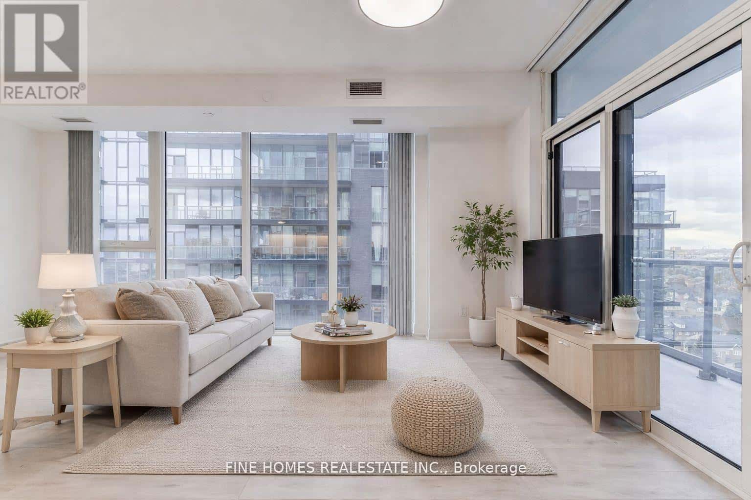 20 GATINEAU DRIVE — Vaughan (Beverley Glen), Ontario - Photo 2 of 22