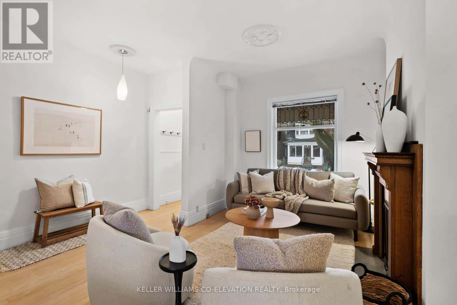 49 GRENADIER ROAD — Toronto (Roncesvalles), Ontario - Photo 4 of 38