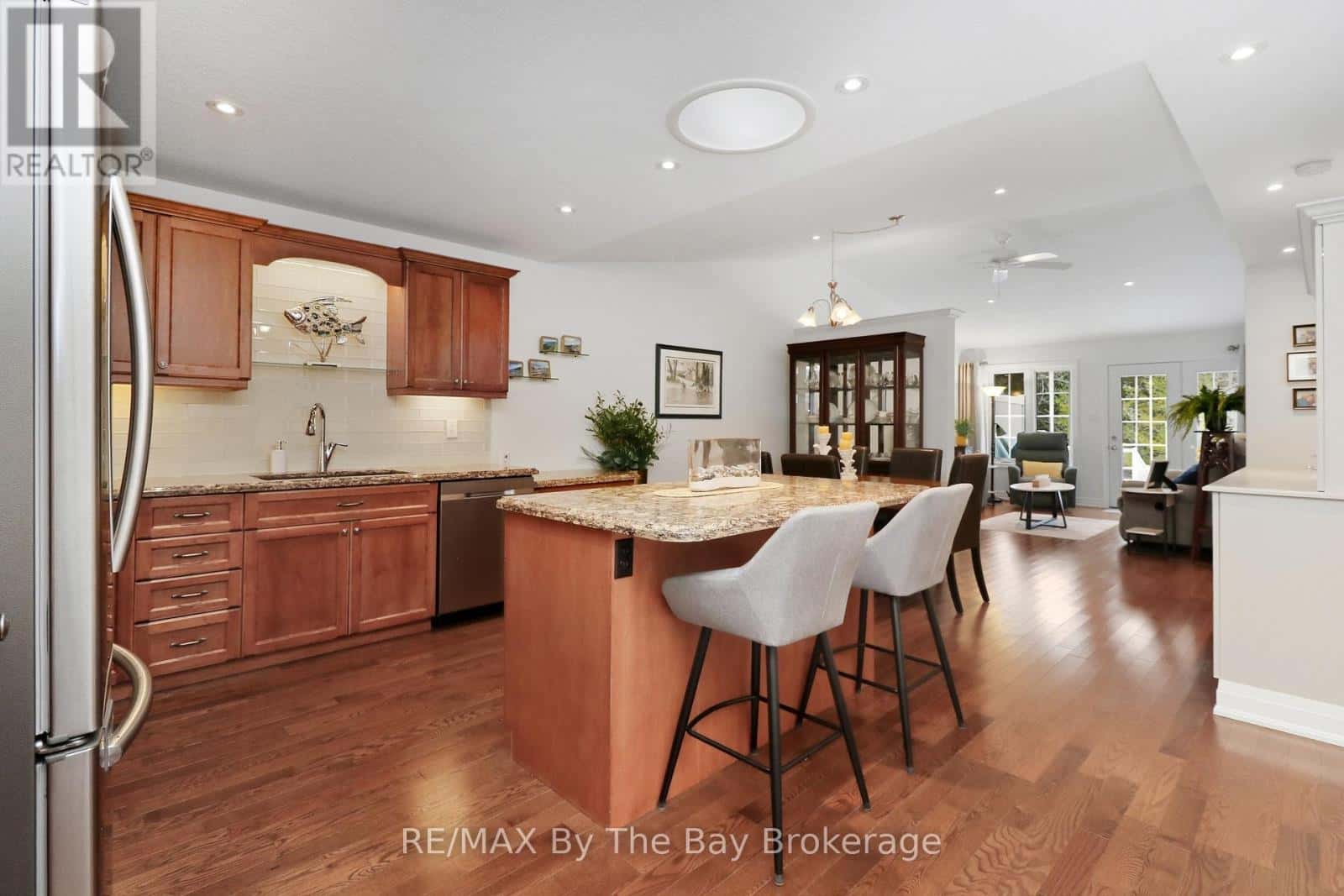 39 GREENWAY DRIVE — Wasaga Beach, Ontario - Photo 5 of 32