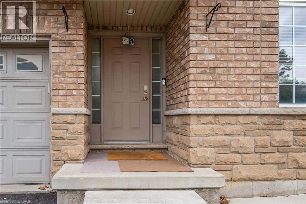57 HANNON Crescent — Hamilton, Ontario - Photo 4 of 50