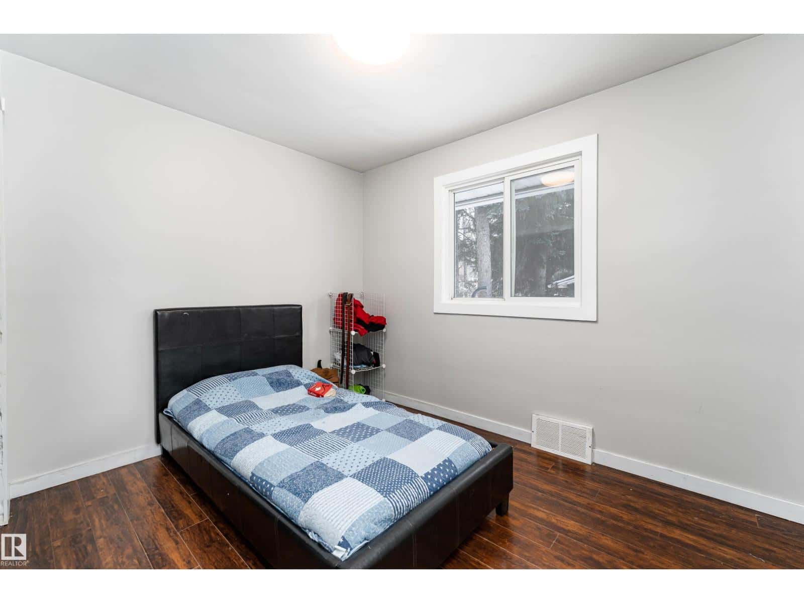 12316 140 ST NW — Edmonton, Alberta - Photo 5 of 33