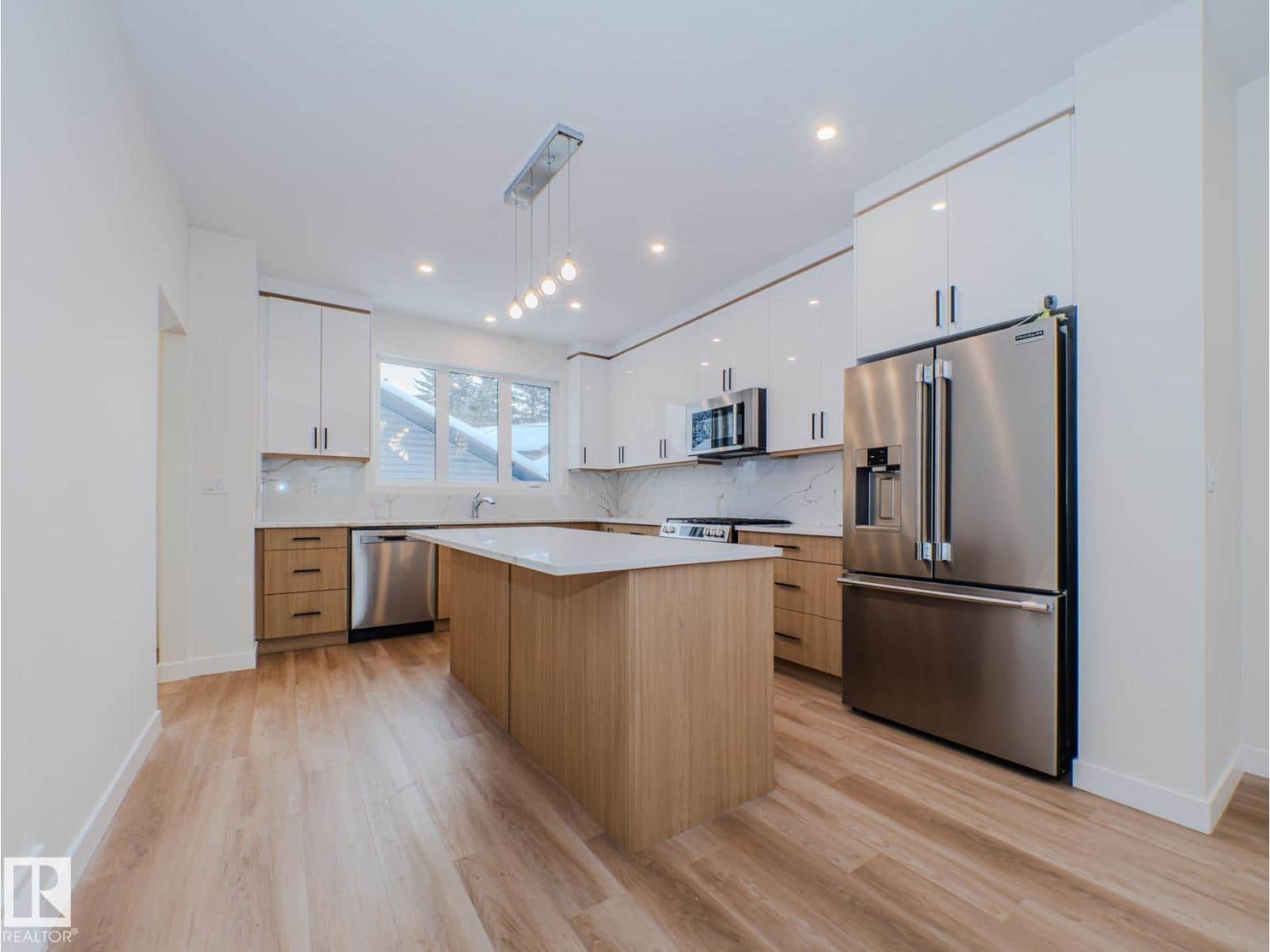 8713 149 ST NW - Photo 4 of 59, Edmonton, Alberta