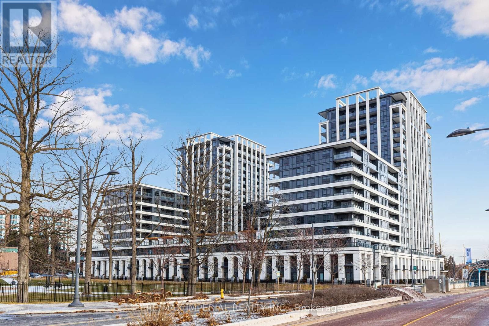 1911 - 8 CEDARLAND DRIVE — Markham (Unionville), Ontario - Main photo