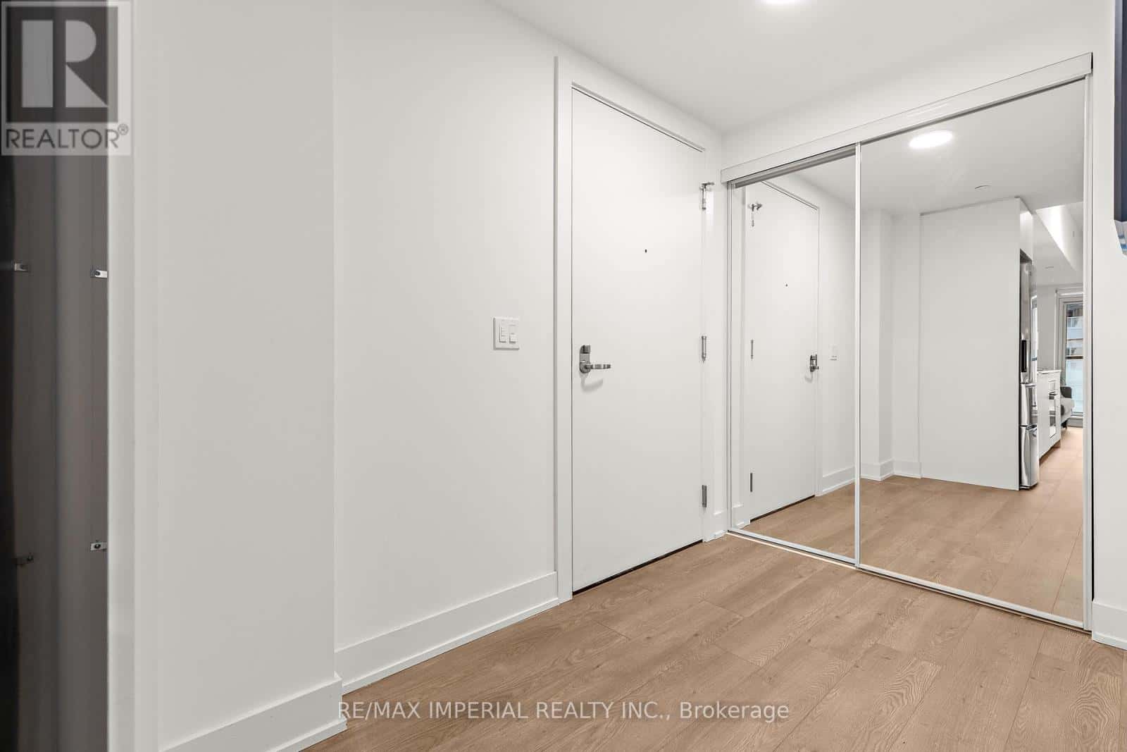 1911 - 8 CEDARLAND DRIVE — Markham (Unionville), Ontario - Photo 2 of 30