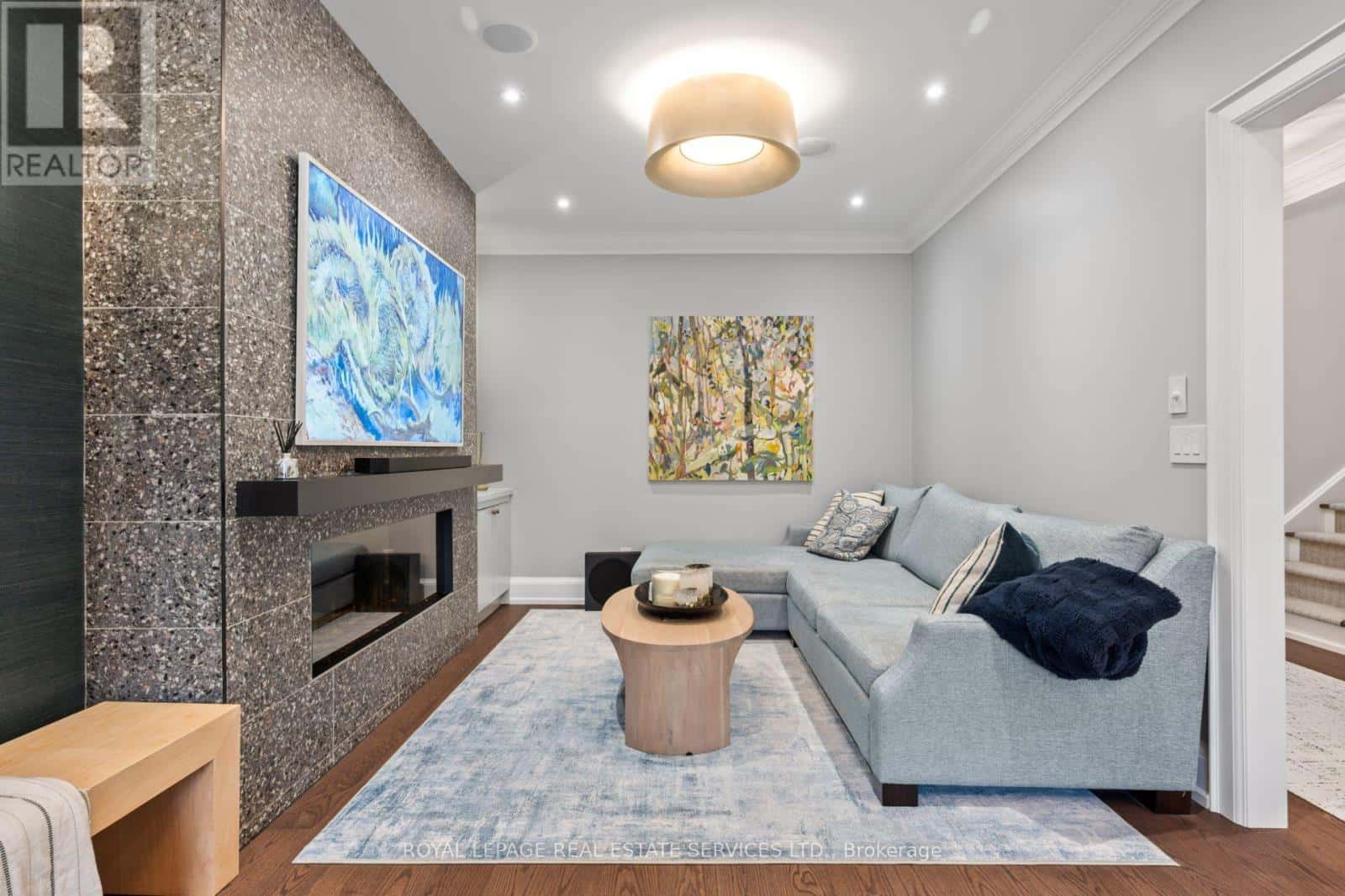 132 STRATH AVENUE — Toronto (Kingsway South), Ontario - Photo 4 of 38