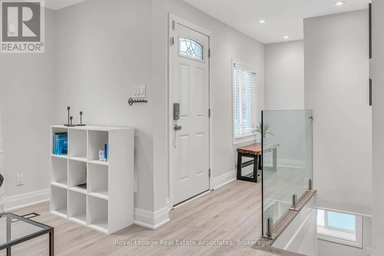 1034 MEREDITH AVENUE — Mississauga (Lakeview), Ontario - Photo 4 of 39