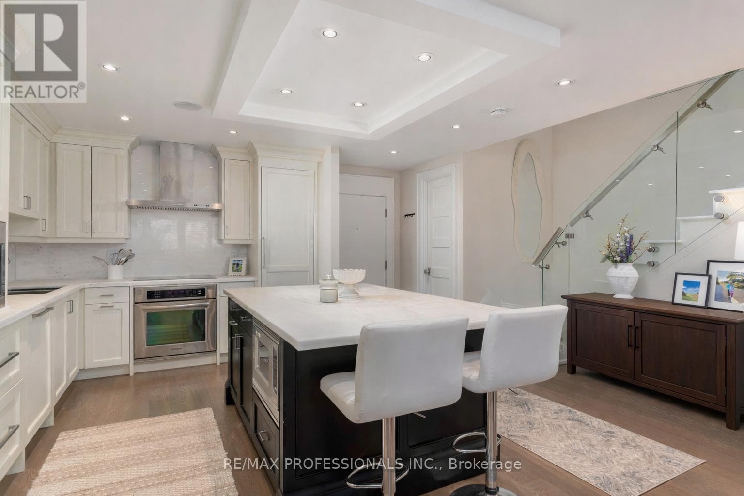 304 - 71 OLD MILL ROAD — Toronto (Kingsway South), Ontario - Main photo