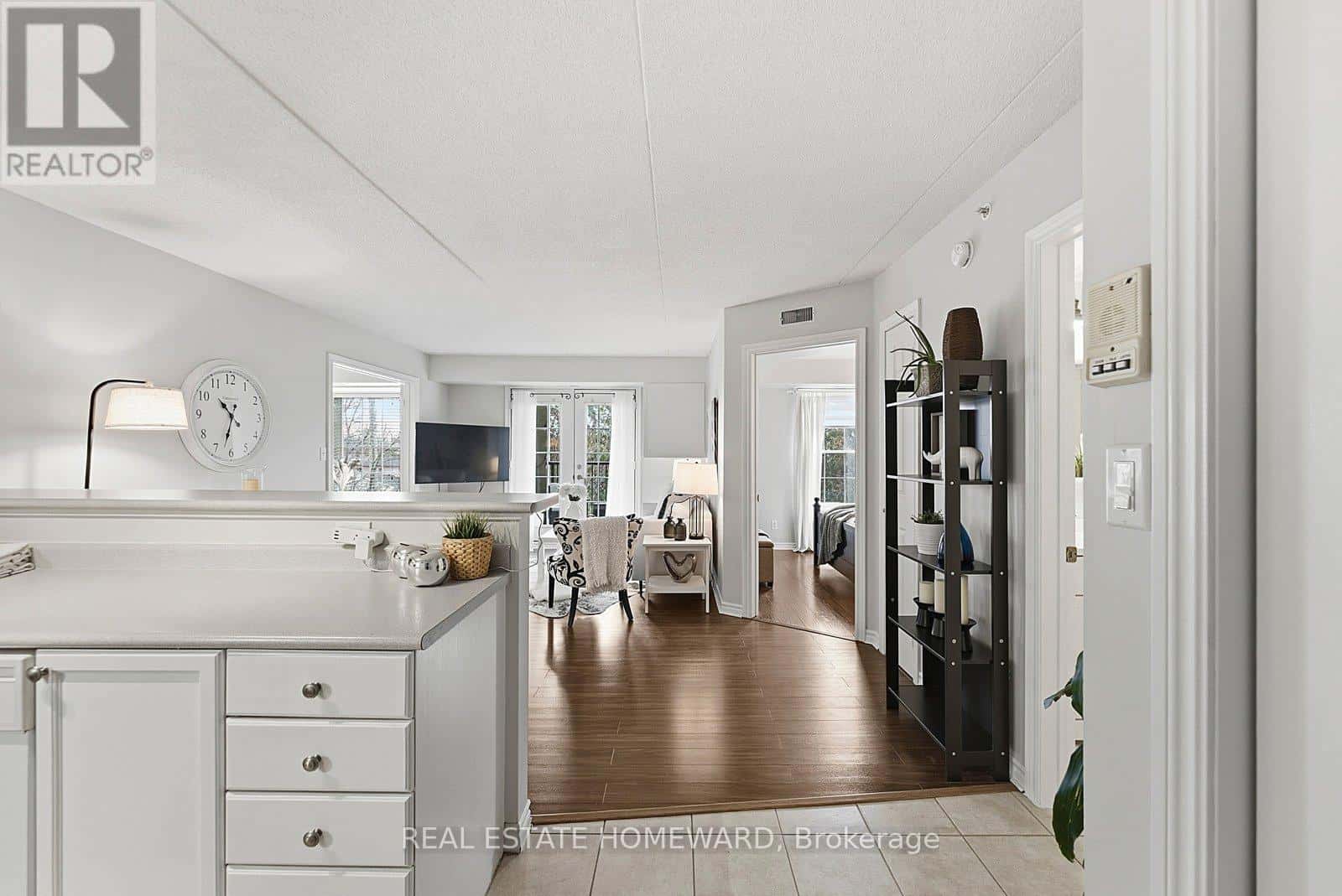 309 - 1451 WALKER'S LINE — Burlington (Tansley), Ontario - Photo 4 of 39