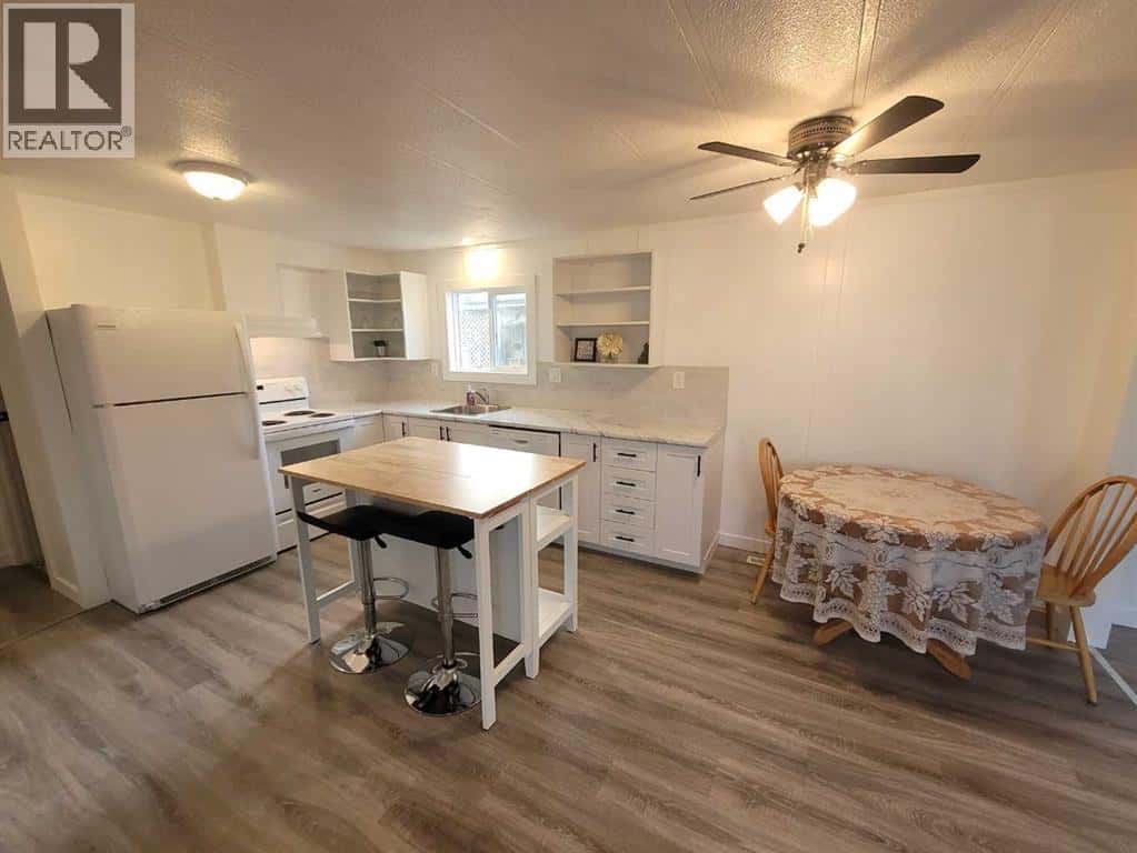 Unit 27, 4402 48 Avenue — Sylvan Lake, Alberta - Photo 5 of 19