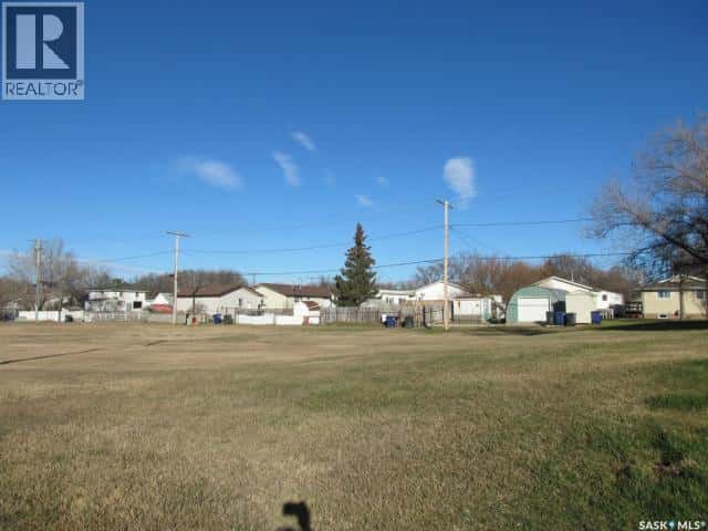 490 5th STREET W — Shaunavon, Saskatchewan - Photo 5 of 5