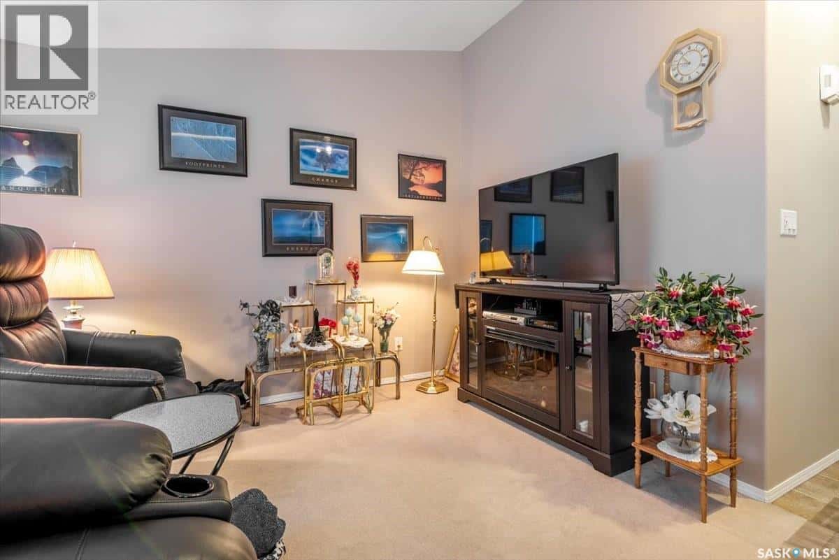 1007 Cypress WAY — Regina, Saskatchewan - Photo 5 of 24