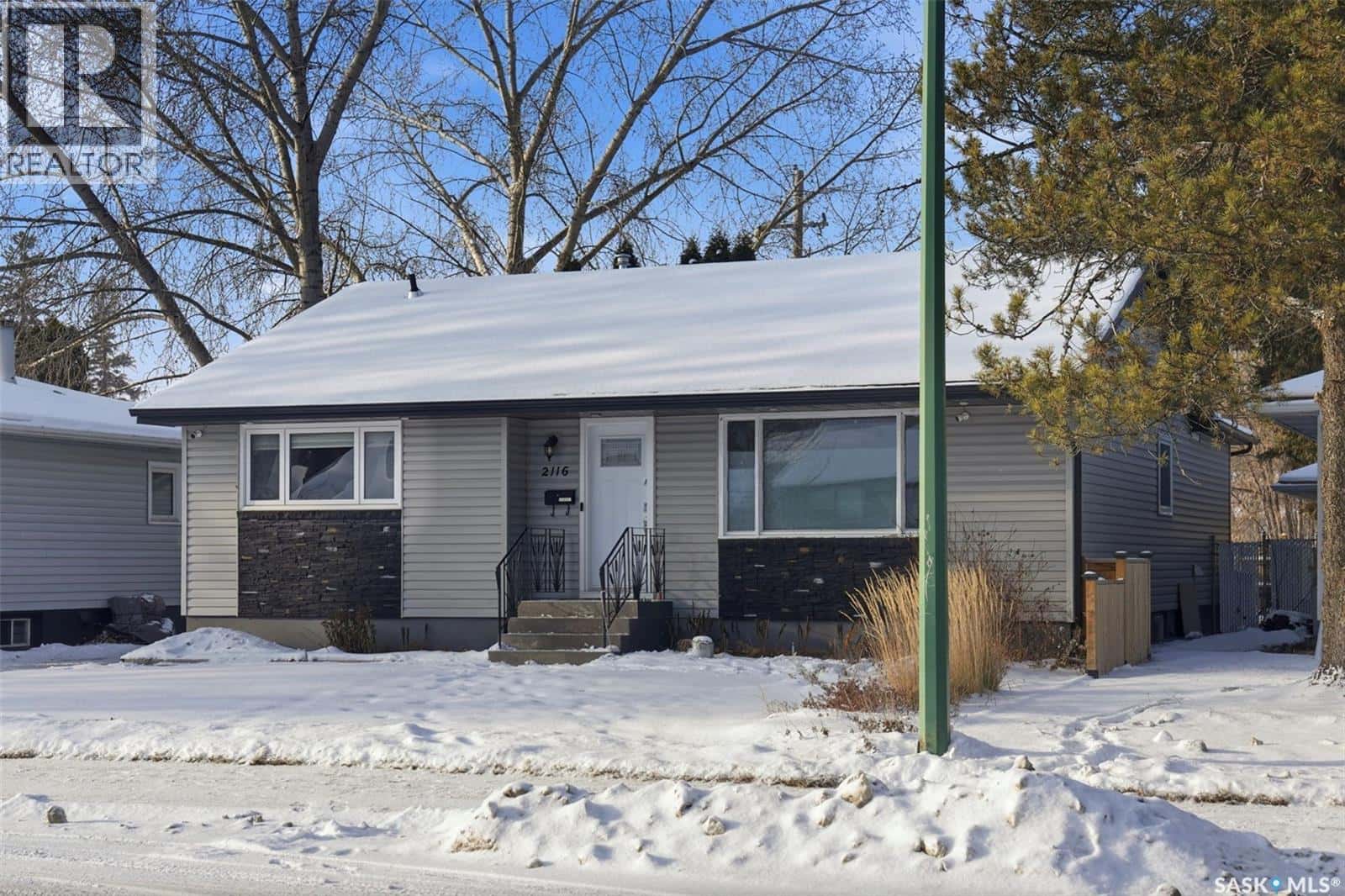 2116 Cumberland AVENUE S — Saskatoon, Saskatchewan - Photo 2 of 49