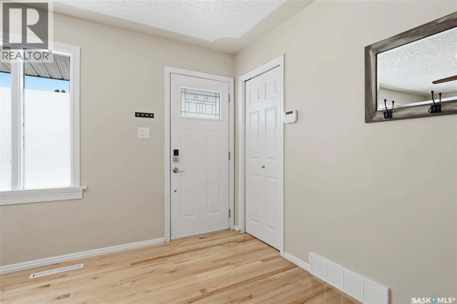 2116 Cumberland AVENUE S — Saskatoon, Saskatchewan - Photo 4 of 49