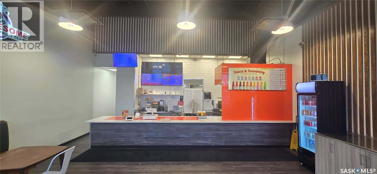 4566 ALBERT STREET — Regina, Saskatchewan - Photo 3 of 15