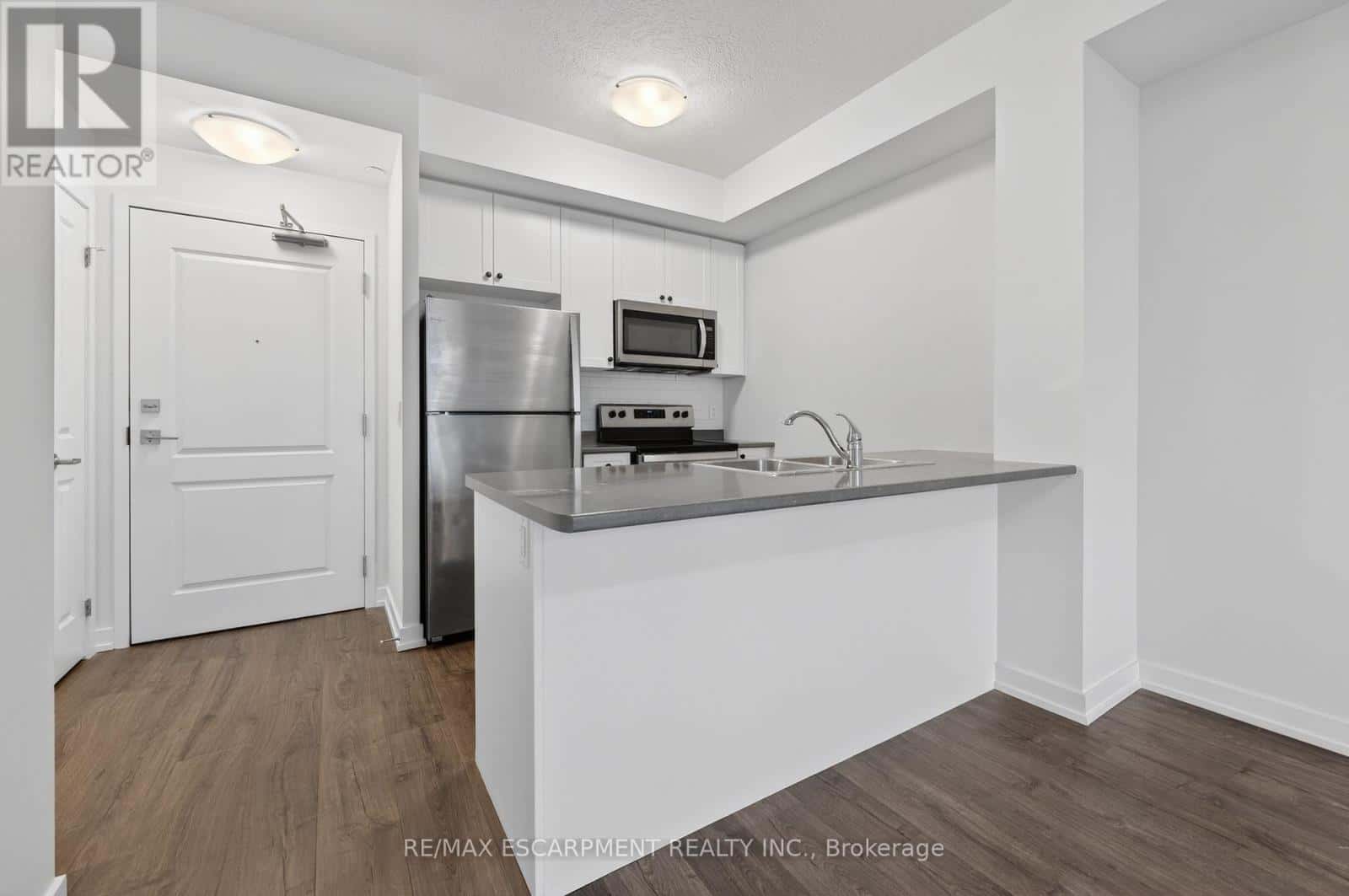 312 - 5055 GREENLANE ROAD — Lincoln (Lincoln Lake), Ontario - Photo 3 of 17