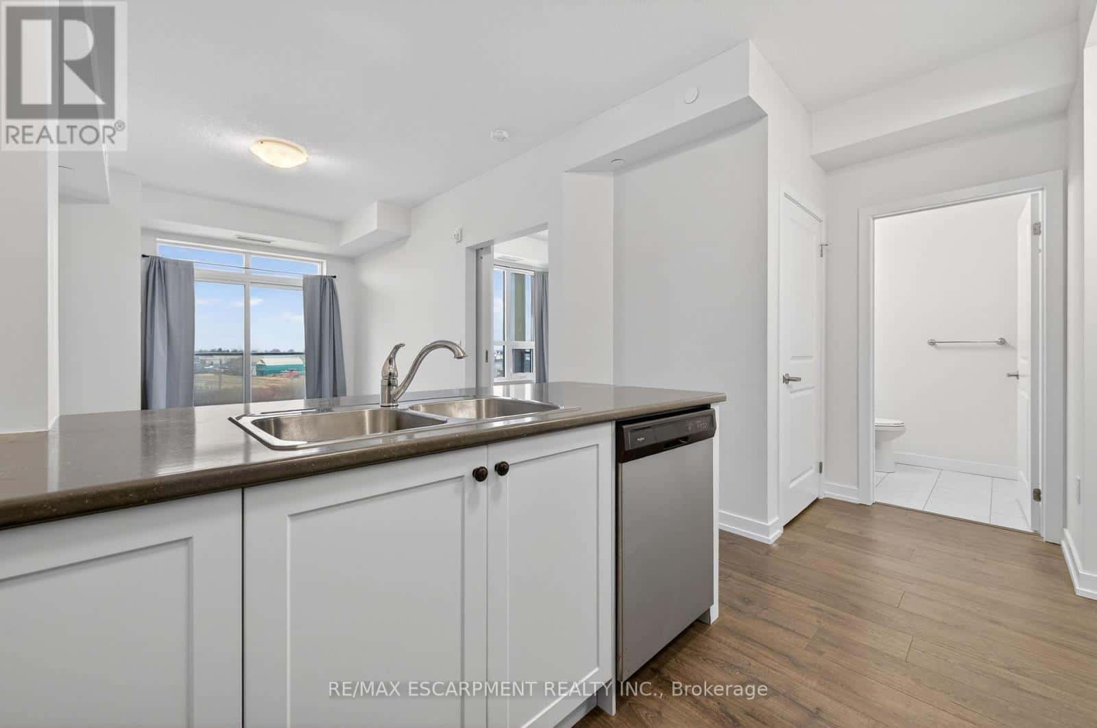 312 - 5055 GREENLANE ROAD — Lincoln (Lincoln Lake), Ontario - Photo 5 of 17