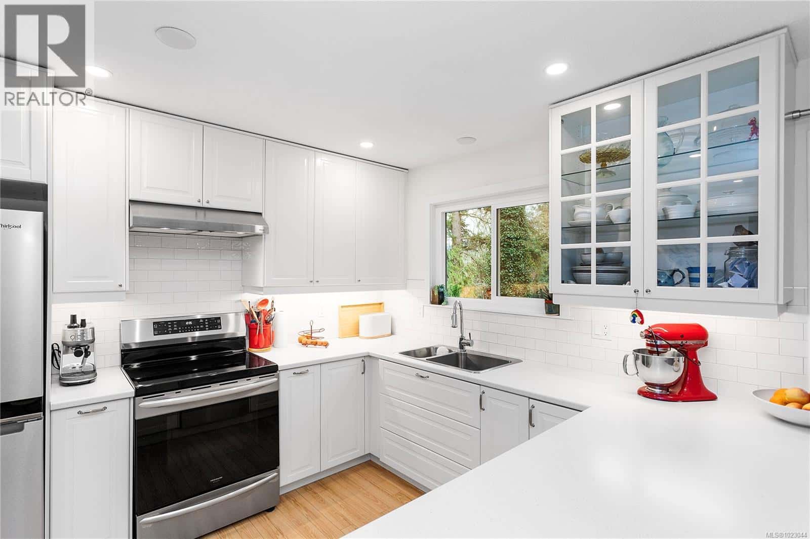 2373 Mcdivitt Dr — Nanoose Bay, British Columbia - Photo 5 of 37