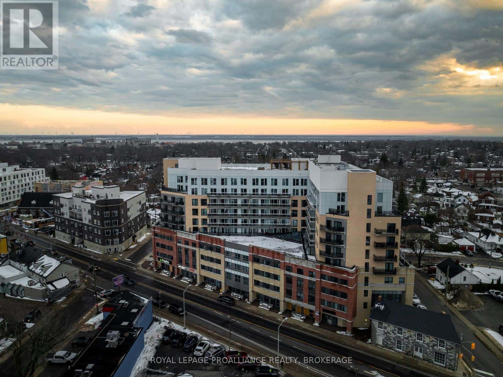 224 - 652 PRINCESS STREET — Kingston (Central City East), Ontario - Photo 2 of 47