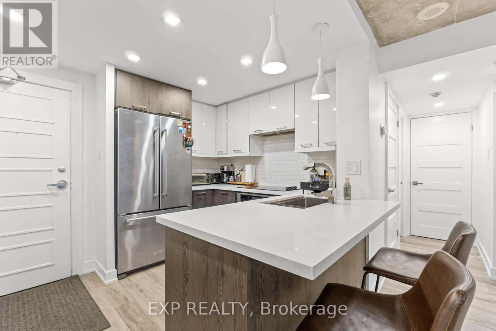 1603 - 705 KING STREET W — Toronto (Niagara), Ontario - Photo 3 of 33