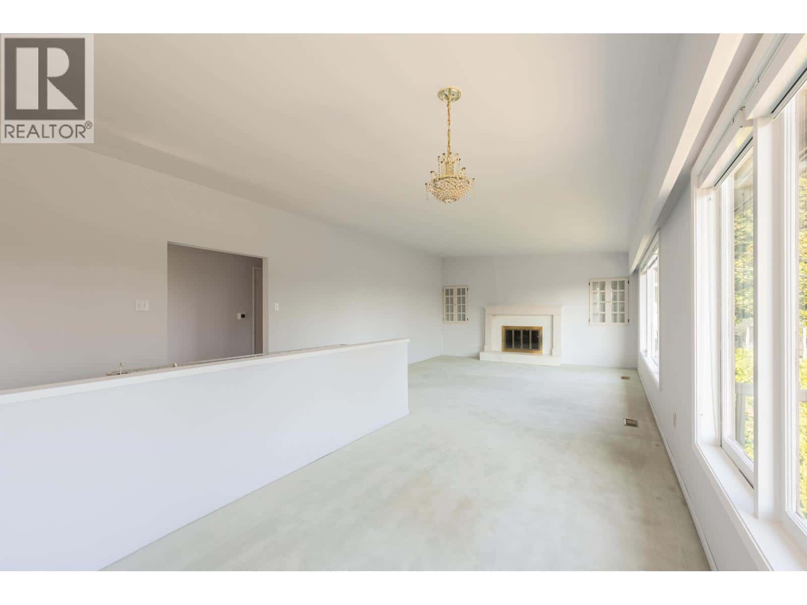 1063 WHITCHURCH STREET — North Vancouver, British Columbia - Photo 4 of 40