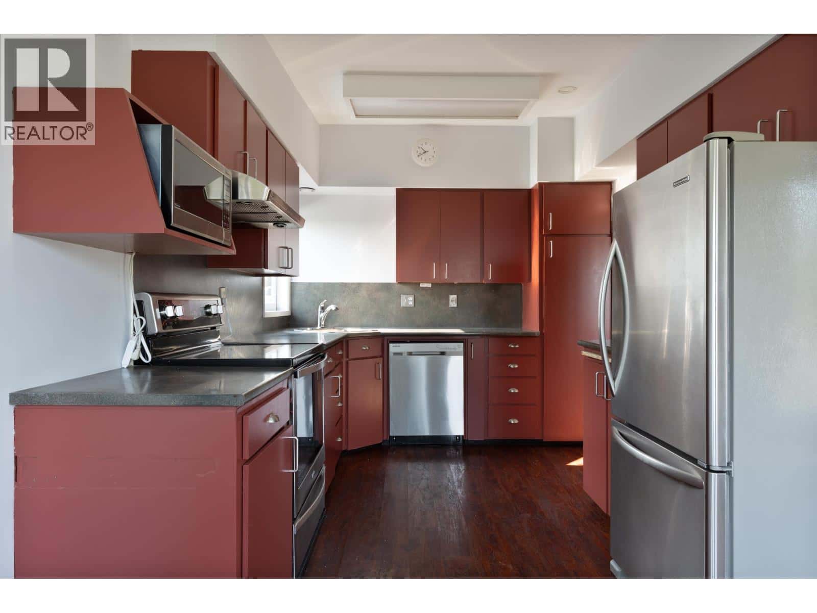 1063 WHITCHURCH STREET — North Vancouver, British Columbia - Photo 5 of 40