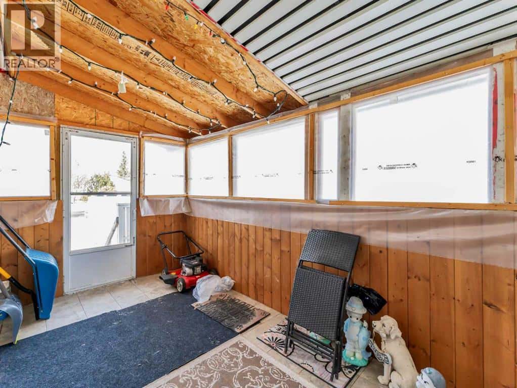 125 Foster Street SE — Seven Persons, Alberta - Photo 5 of 50