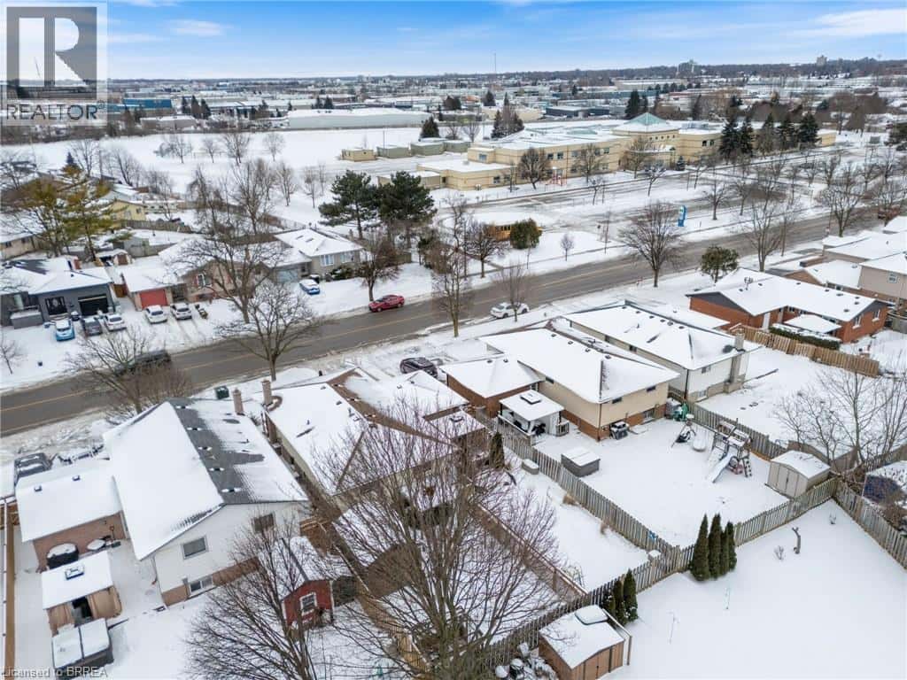 265 BRANTWOOD PARK Road — Brantford, Ontario - Photo 4 of 31