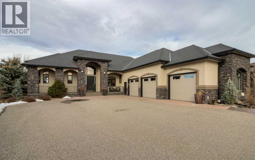 214 Sandstone Place S — Lethbridge, Alberta - Main photo