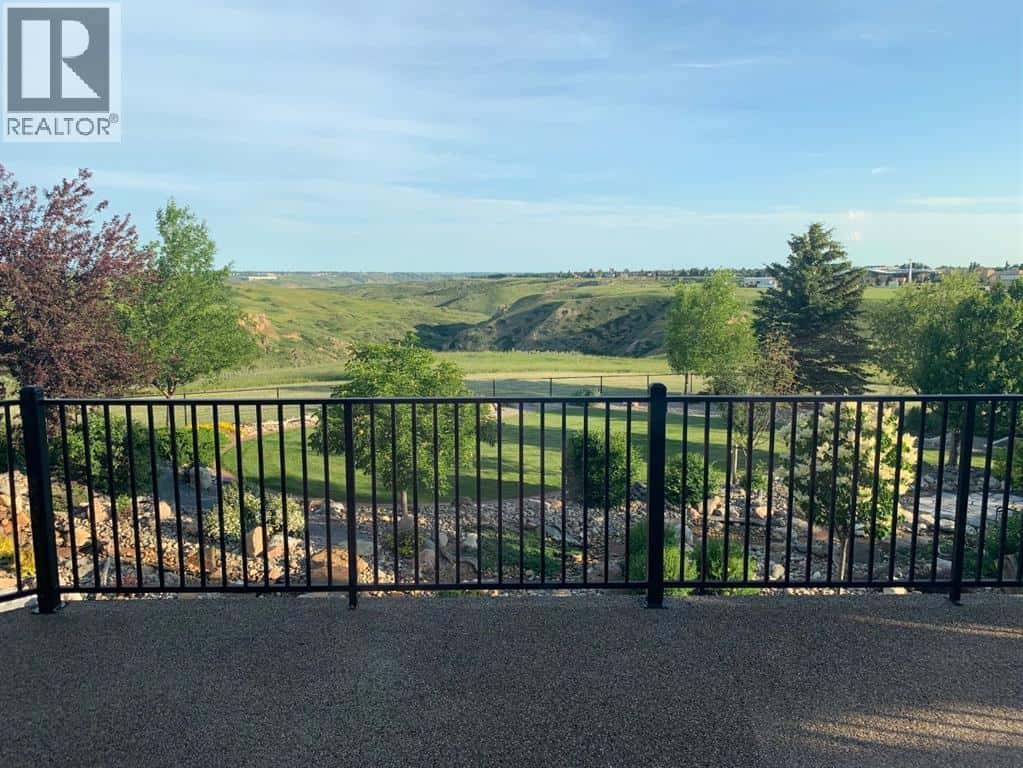 214 Sandstone Place S — Lethbridge, Alberta - Photo 4 of 50