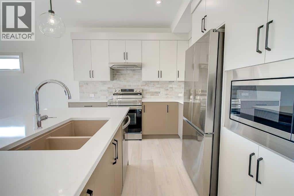 6 Ian Way — Sylvan Lake, Alberta - Photo 3 of 32