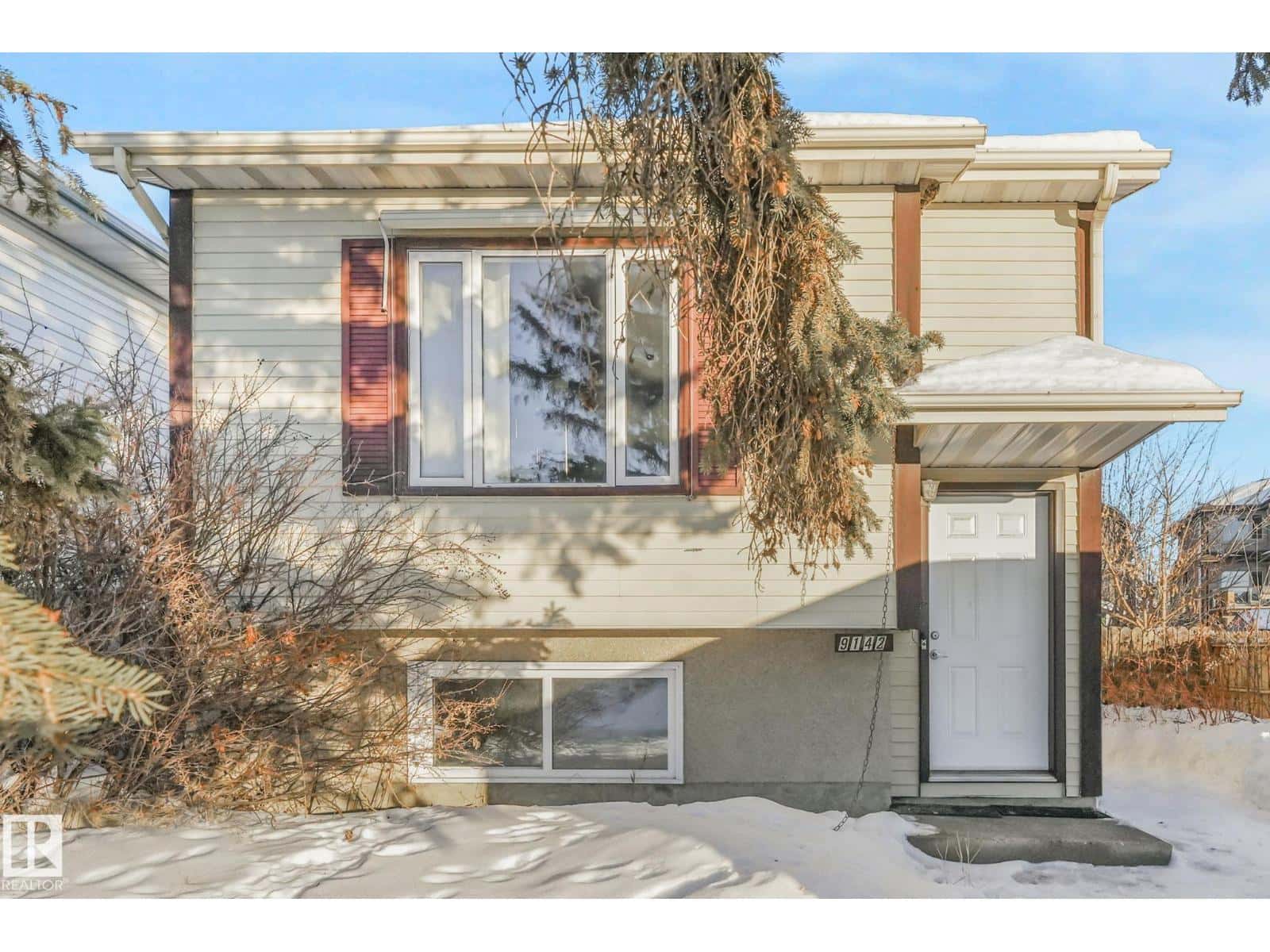 9142 180A AV NW — Edmonton, Alberta - Photo 2 of 55