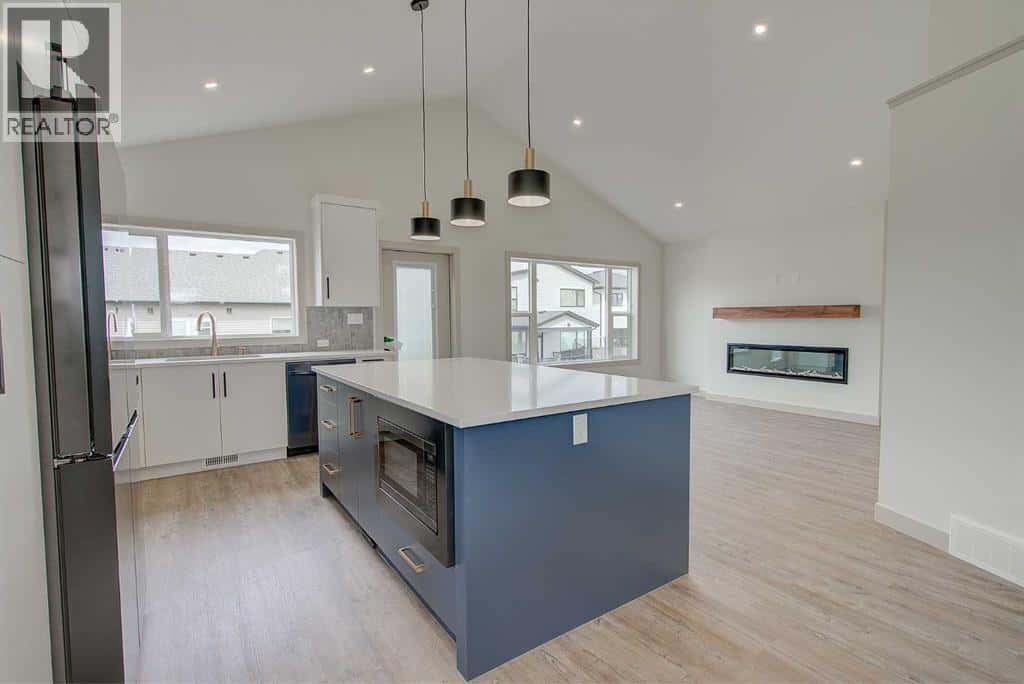 18 Trout Avenue — Red Deer, Alberta - Photo 3 of 36