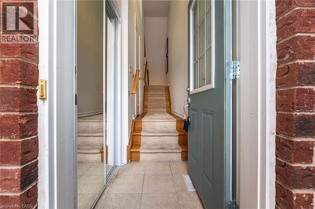 7186 TRIUMPH Lane — Mississauga, Ontario - Photo 4 of 43