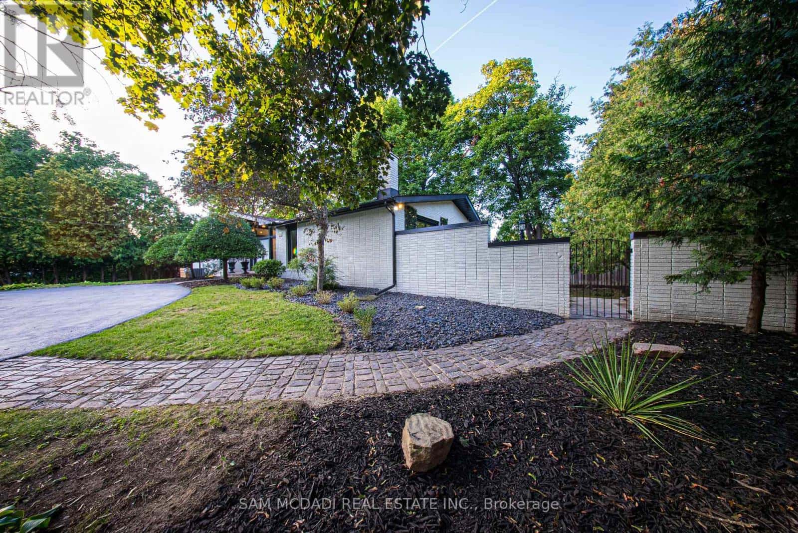 625 SIR RICHARD'S ROAD — Mississauga (Erindale), Ontario - Photo 3 of 41