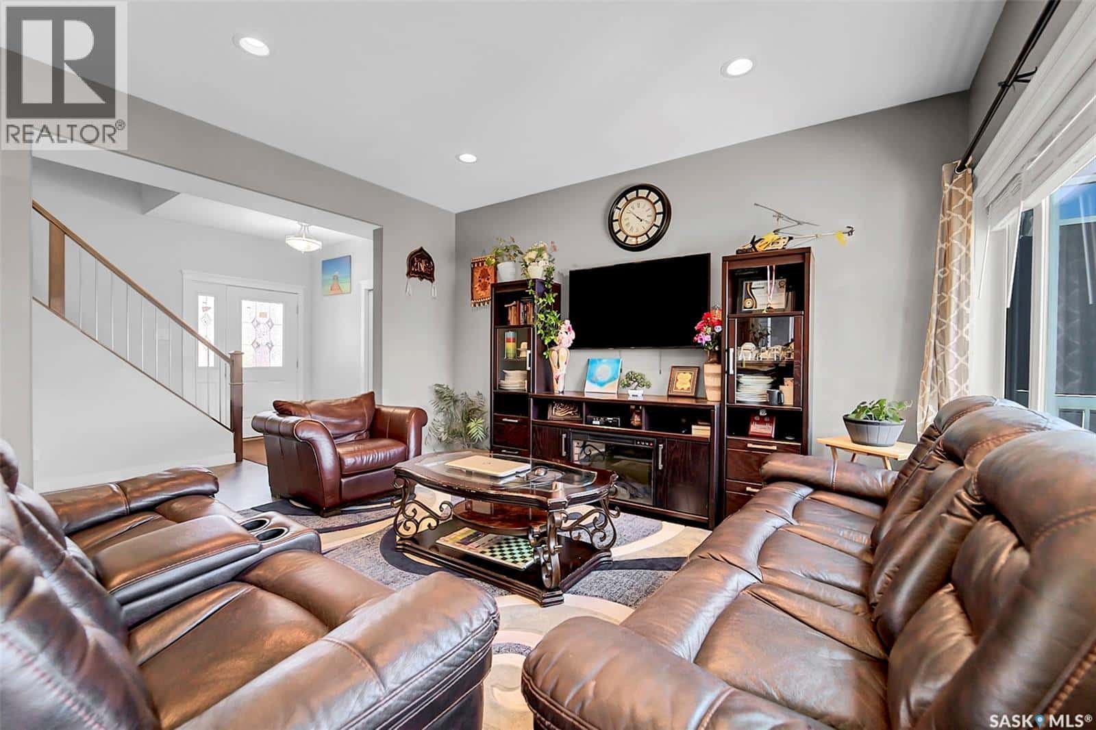 226 Gillies STREET — Saskatoon, Saskatchewan - Photo 5 of 33