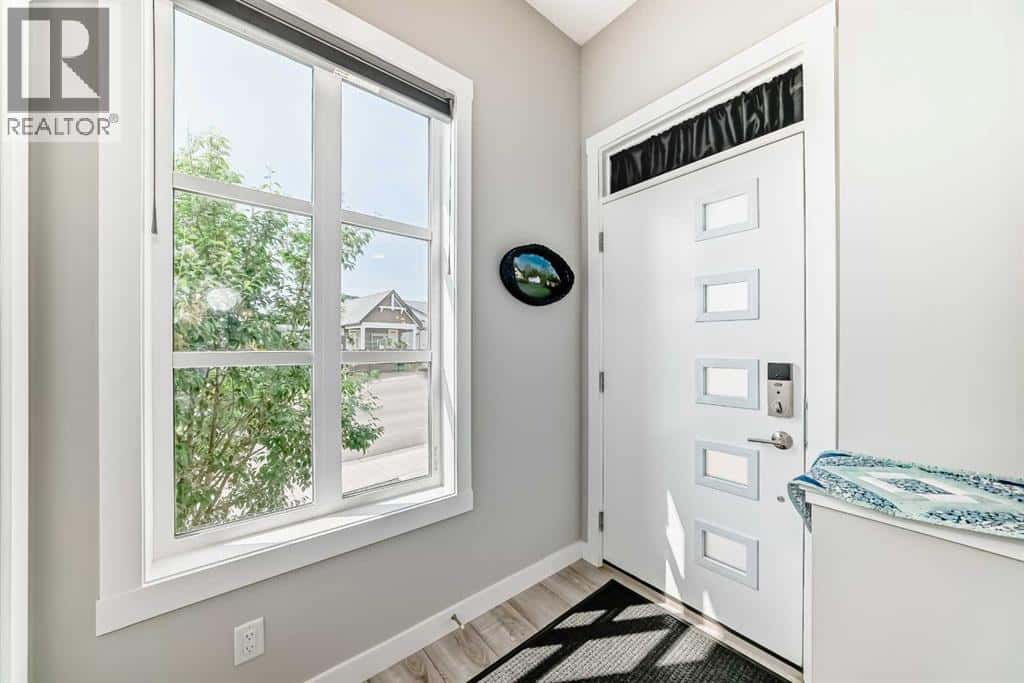 284 Lucas Avenue NW — Calgary, Alberta - Photo 2 of 45